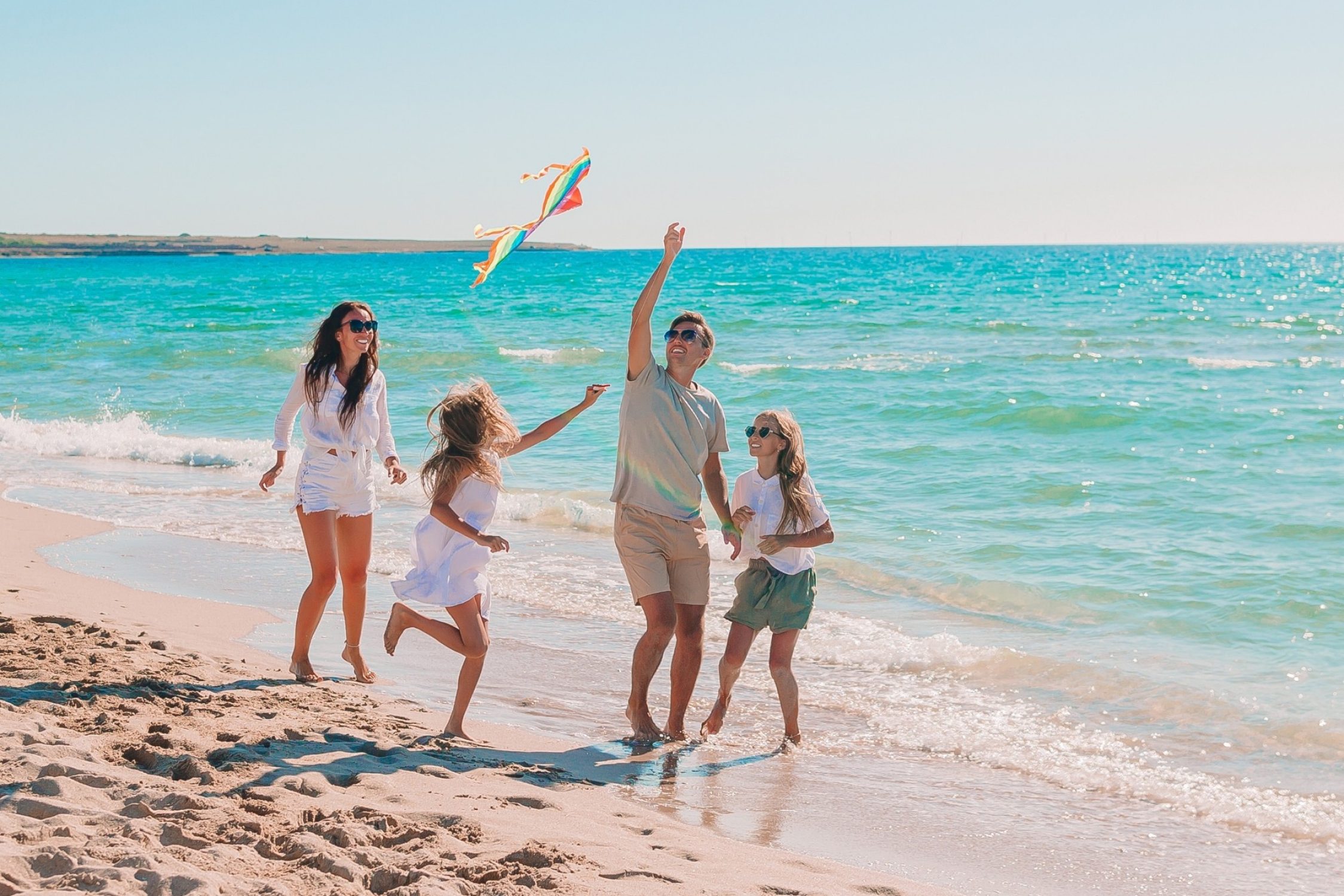 Famille en vacances à la plage